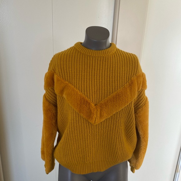 Guess Sweaters - Guess size xs mustard yellow crew neck sweater.